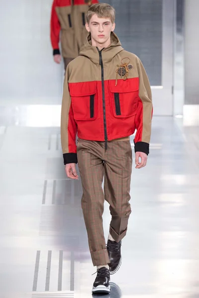 Look 17